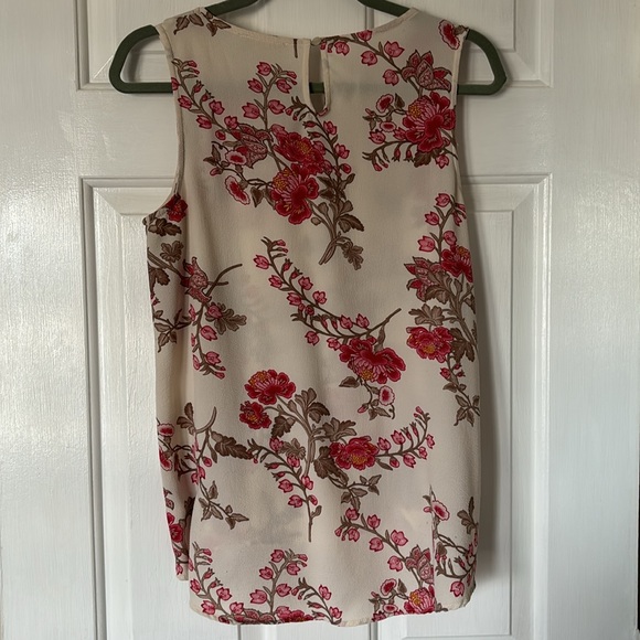 Sleeveless Blouse - Picture 5 of 5